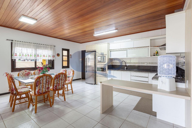 Imagem Casa com 4 Quartos à Venda, 335 m² em Paraíso (distrito) - Torres