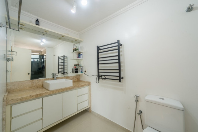 Imagem Imóvel com 3 Quartos à Venda, em Petrópolis - Porto Alegre Imagem Imóvel com 3 Quartos à Venda, em Petrópolis - Porto Alegre