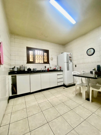 Imagem Sobrado com 5 Quartos à Venda, 420 m² em Bacacheri - Curitiba