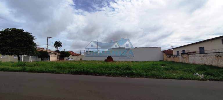 Terreno à Venda, 988 m² em Jardim Pinheiros - Birigui