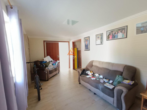 Imagem Casa com 4 Quartos à Venda, 300 m²
