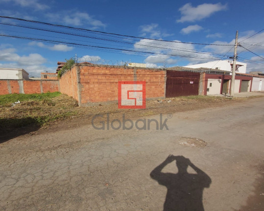 Terreno à Venda, 240 m² em Canelas - Montes Claros