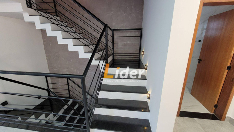 Imagem Casa com 4 Quartos à Venda, 300 m² em Nova Gramado - Juiz De Fora Imagem Casa com 4 Quartos à Venda, 300 m² em Nova Gramado - Juiz De Fora