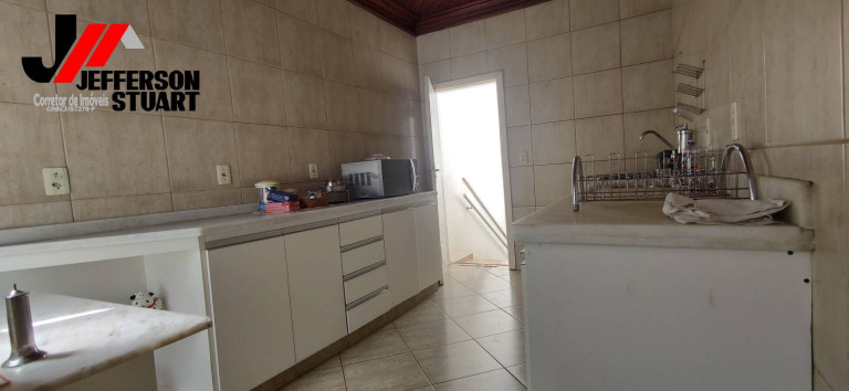 Imagem Casa com 3 Quartos à Venda, 300 m² em Centro - Guaratinguetá Imagem Casa com 3 Quartos à Venda, 300 m² em Centro - Guaratinguetá