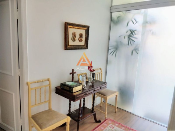 Imagem Casa com 4 Quartos à Venda, 378 m²