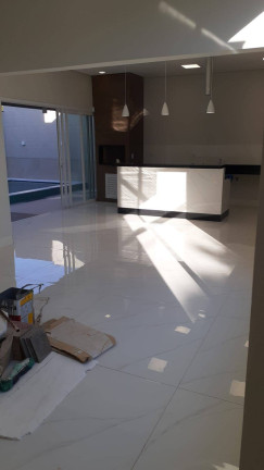 Imagem Casa com 3 Quartos à Venda, 231 m² em Jardim Imperial - Cuiabá