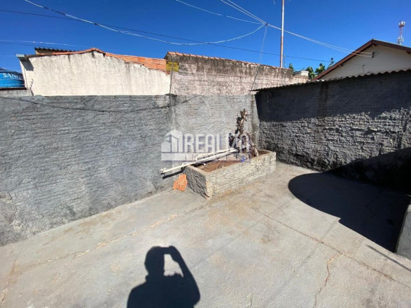 Imagem Casa com 2 Quartos à Venda, 353 m² em Vila São Vicente - Uberaba Imagem Casa com 2 Quartos à Venda, 353 m² em Vila São Vicente - Uberaba