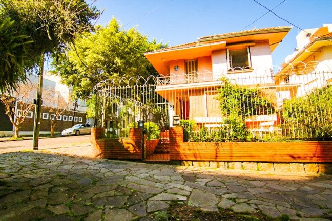 Imagem Casa com 4 Quartos à Venda,  em Petrópolis - Porto Alegre