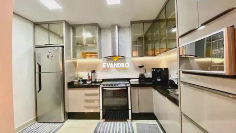 Casa com 3 Quartos à Venda, 180 m² em Morada Do Ouro - Cuiabá