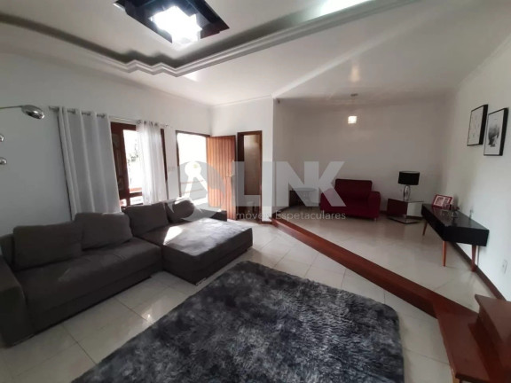 Imagem Casa com 3 Quartos à Venda, 226 m² em Jardim Itu - Porto Alegre Imagem Casa com 3 Quartos à Venda, 226 m² em Jardim Itu - Porto Alegre