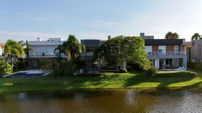 Casa com 5 Quartos à Venda,  em Centro - Xangri-lá