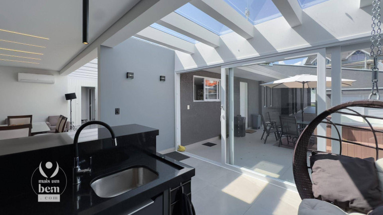 Imagem Casa com 3 Quartos à Venda, 244 m² em Seminário - Curitiba Imagem Casa com 3 Quartos à Venda, 244 m² em Seminário - Curitiba