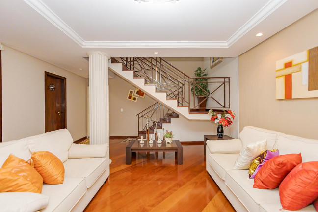 Imagem Casa com 4 Quartos à Venda, 271 m² em Santo Inácio - Curitiba