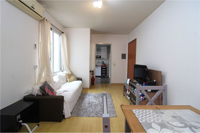 Imagem Imóvel com 1 Quarto à Venda, em Bom Fim - Porto Alegre Imagem Imóvel com 1 Quarto à Venda, em Bom Fim - Porto Alegre