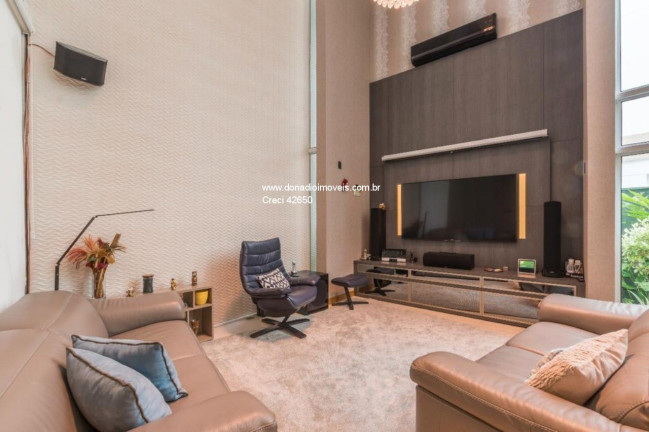 Imagem Casa com 4 Quartos à Venda, 540 m² em Córrego Grande - Florianópolis