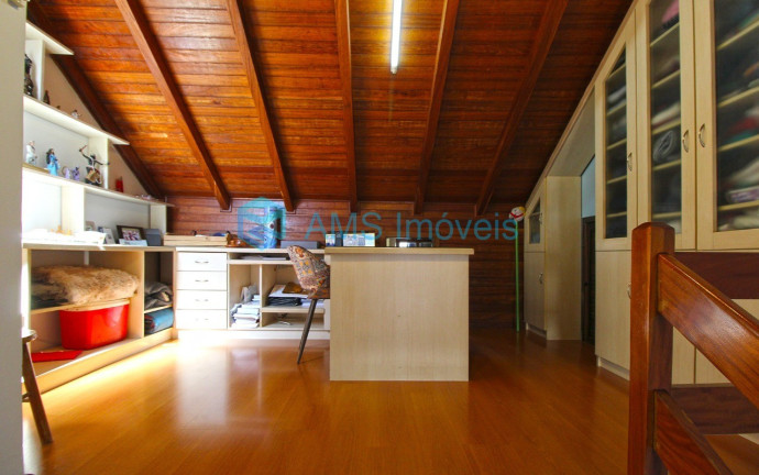 Imagem Casa com 3 Quartos à Venda, 179 m² em Cristal - Porto Alegre Imagem Casa com 3 Quartos à Venda, 179 m² em Cristal - Porto Alegre