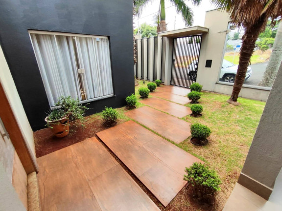 Imagem Casa com 3 Quartos à Venda, 330 m² em Arapongas Imagem Casa com 3 Quartos à Venda, 330 m² em Arapongas