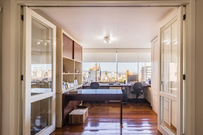 Imagem Imóvel com 3 Quartos à Venda, em Três Figueiras - Porto Alegre Imagem Imóvel com 3 Quartos à Venda, em Três Figueiras - Porto Alegre