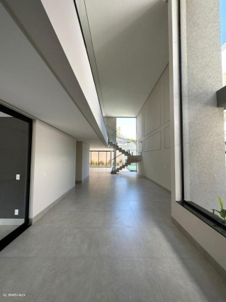 Casa com 4 Quartos à Venda, 290 m² em Jardins Madri - Goiânia