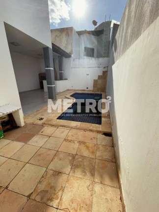 Casa com 2 Quartos para Alugar,  em Cidade Universitária - Petrolina