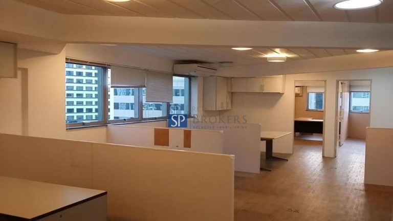 Sala Comercial à Venda ou Locação, 161 m² em Vila Olímpia - São Paulo