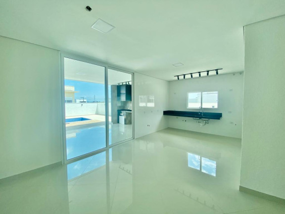 Imagem Imóvel com 3 Quartos à Venda, 250 m² Imagem Imóvel com 3 Quartos à Venda, 250 m²