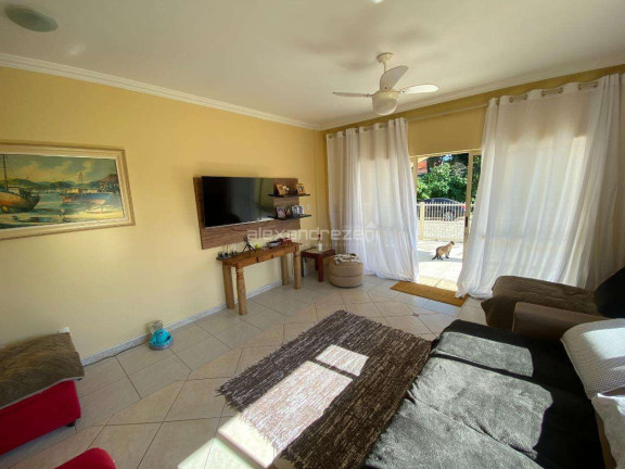 Imagem Casa com 6 Quartos à Venda, 242 m² em José Amândio - Bombinhas Imagem Casa com 6 Quartos à Venda, 242 m² em José Amândio - Bombinhas