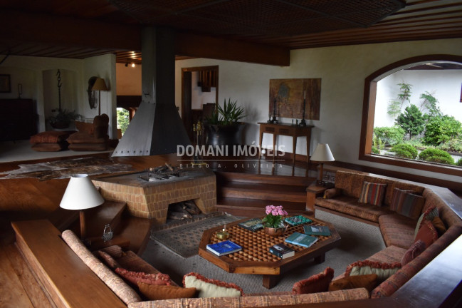 Imagem Casa com 6 Quartos à Venda, 2.111 m² em Região De Capivari - Campos Do Jordão