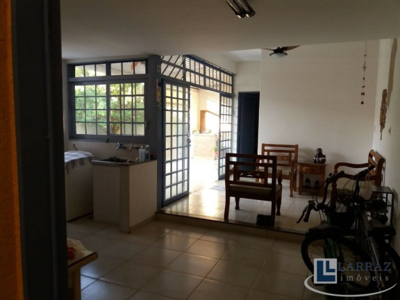 Imagem Casa com 4 Quartos à Venda, 182 m² em Vila Tibério - Ribeirão Preto
