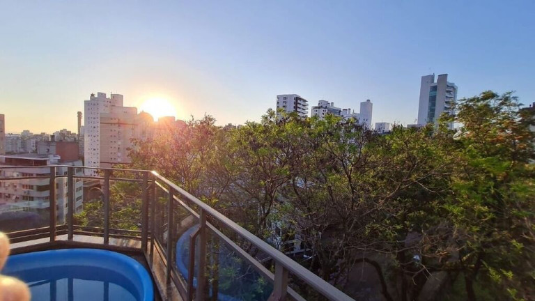Imagem Cobertura com 3 Quartos à Venda, 197 m² em Petrópolis - Porto Alegre