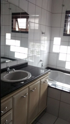 Imagem Casa com 3 Quartos à Venda, 200 m² em Iririú - Joinville