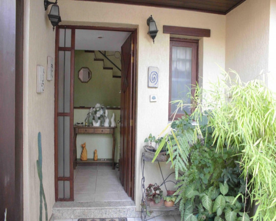 Imagem Casa com 5 Quartos à Venda, 207 m² em Medianeira - Porto Alegre Imagem Casa com 5 Quartos à Venda, 207 m² em Medianeira - Porto Alegre
