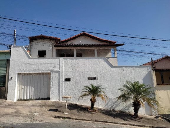 Casa com 4 Quartos à Venda, 271 m² em Arvoredo - Contagem