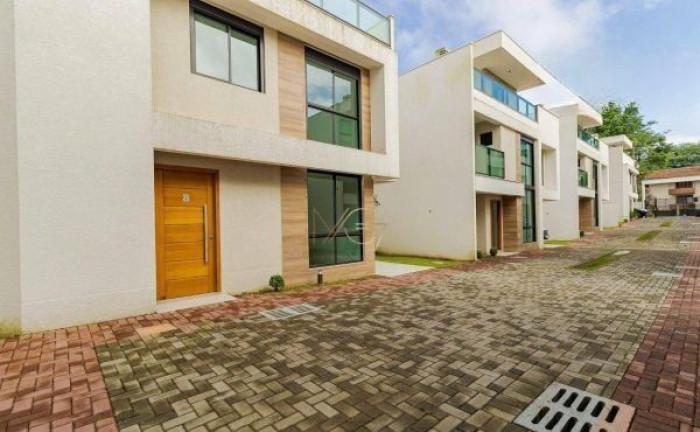 Imagem Casa com 3 Quartos à Venda, 125 m² em Bom Retiro - Curitiba Imagem Casa com 3 Quartos à Venda, 125 m² em Bom Retiro - Curitiba