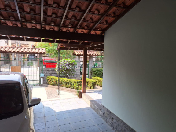 Imagem Casa com 2 Quartos à Venda, 360 m² em Piratininga - Niterói