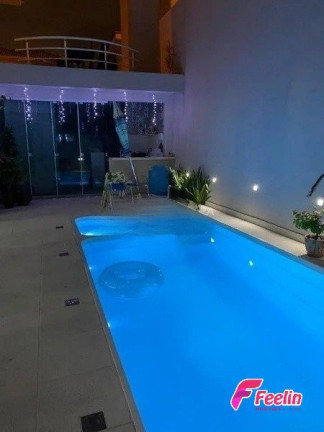 Imagem Casa com 4 Quartos à Venda, 170 m² em Coloninha - Florianópolis