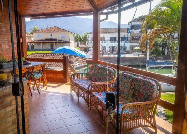 Casa com 3 Quartos à Venda, 227 m² em Bracuhy - Angra Dos Reis