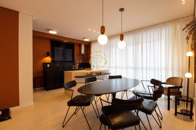 Imagem Apartamento com 3 Quartos à Venda, 215 m² em Centro - Curitiba