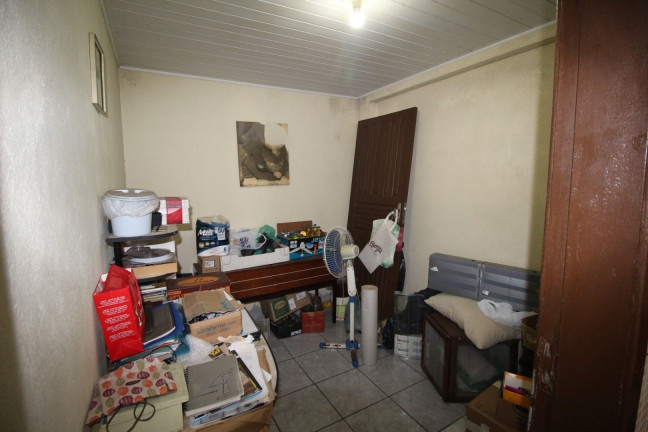 Imagem Casa com 4 Quartos à Venda, 131 m² em Uberaba - Curitiba