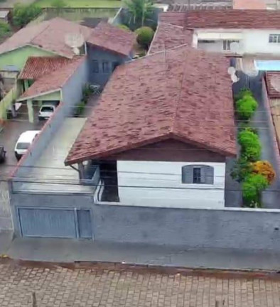 Casa com 3 Quartos à Venda,  em Centro - Getulina