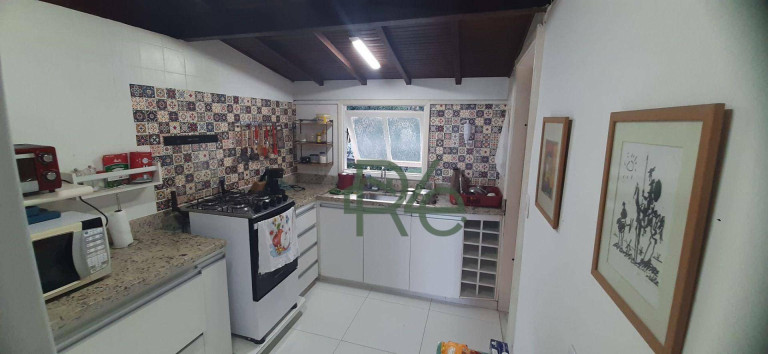 Imagem Casa com 7 Quartos à Venda, 300 m² em Angra Dos Reis - Angra Dos Reis Imagem Casa com 7 Quartos à Venda, 300 m² em Angra Dos Reis - Angra Dos Reis