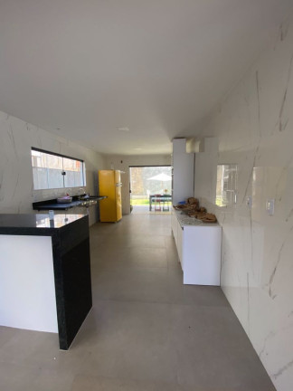 Imagem Casa com 3 Quartos à Venda, 250 m² em Estrada Do Coco - Lauro De Freitas Imagem Casa com 3 Quartos à Venda, 250 m² em Estrada Do Coco - Lauro De Freitas