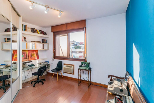 Imagem Imóvel com 4 Quartos à Venda, 335 m² em Rio Branco - Porto Alegre