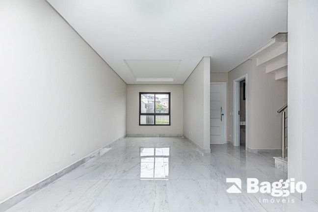 Imagem Sobrado com 3 Quartos à Venda, 129 m² em Uberaba - Curitiba