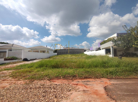 Imagem Terreno à Venda, 720 m² em Sociedade Hípica De Botucatu - Botucatu
