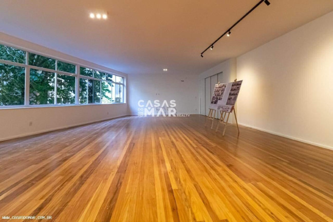 Imagem Imóvel com 4 Quartos à Venda, 330 m² em Copacabana - Rio De Janeiro Imagem Imóvel com 4 Quartos à Venda, 330 m² em Copacabana - Rio De Janeiro