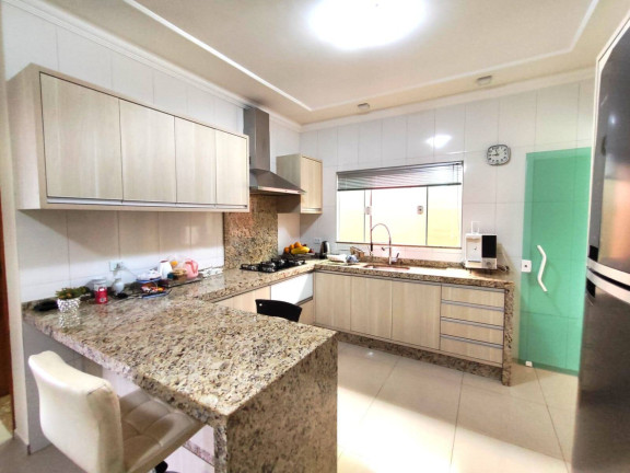 Imagem Casa com 3 Quartos à Venda, 300 m² em Jardim Santa Alice - Arapongas Imagem Casa com 3 Quartos à Venda, 300 m² em Jardim Santa Alice - Arapongas