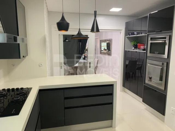 Imagem Apartamento com 3 Quartos à Venda, 179 m² em Centro - Balneário Camboriú Imagem Apartamento com 3 Quartos à Venda, 179 m² em Centro - Balneário Camboriú