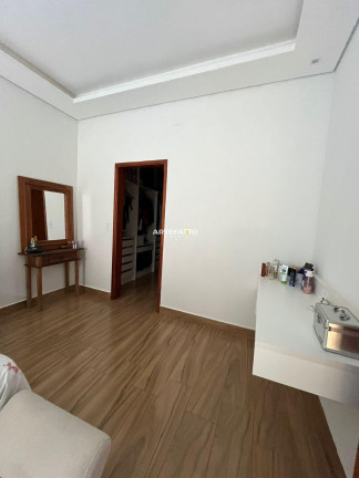 Imagem Casa com 3 Quartos à Venda, 192 m²