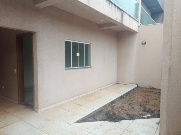 Imagem Sobrado com 3 Quartos para Alugar,  em Arapongas